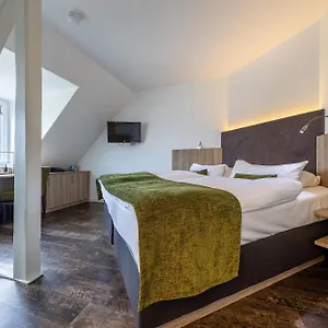Trip Esplanade, Hotel